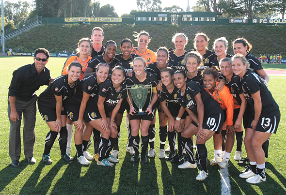 FC Gold Pride with the regular season trophy