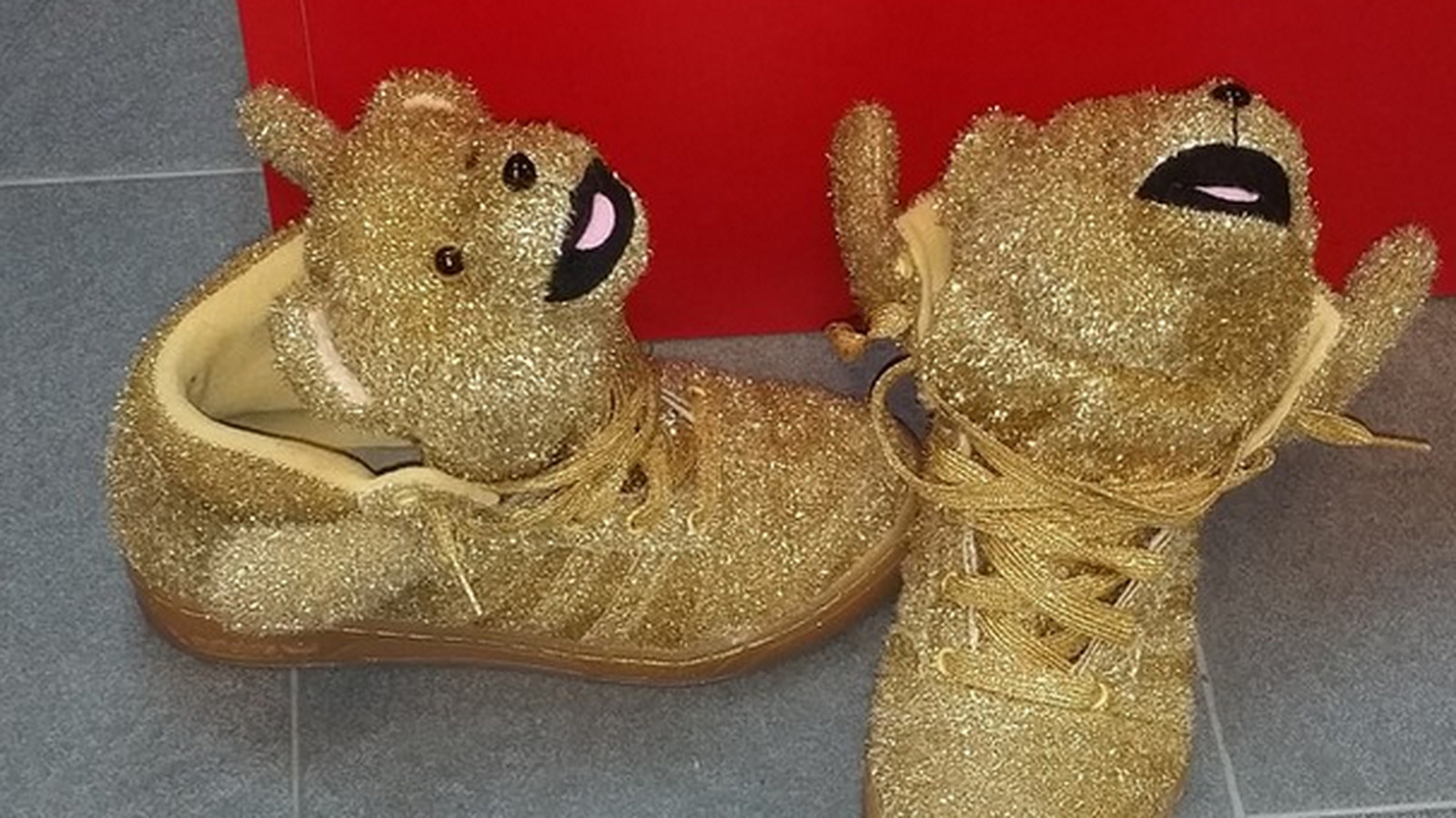 Dani Alves' sparkly teddy bear shoes are a work of art