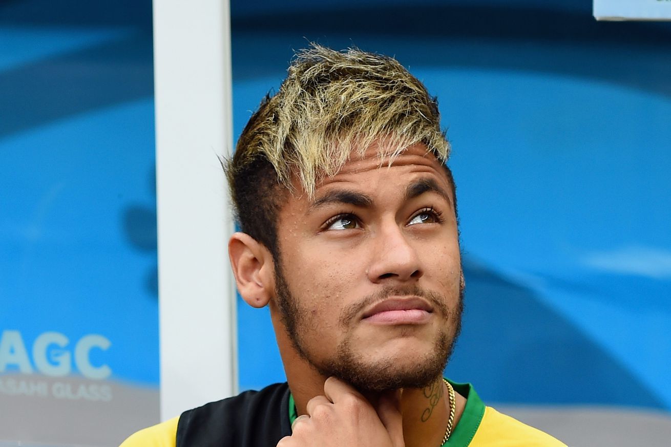 New Brazil coach criticizes Neymar over choice of hats