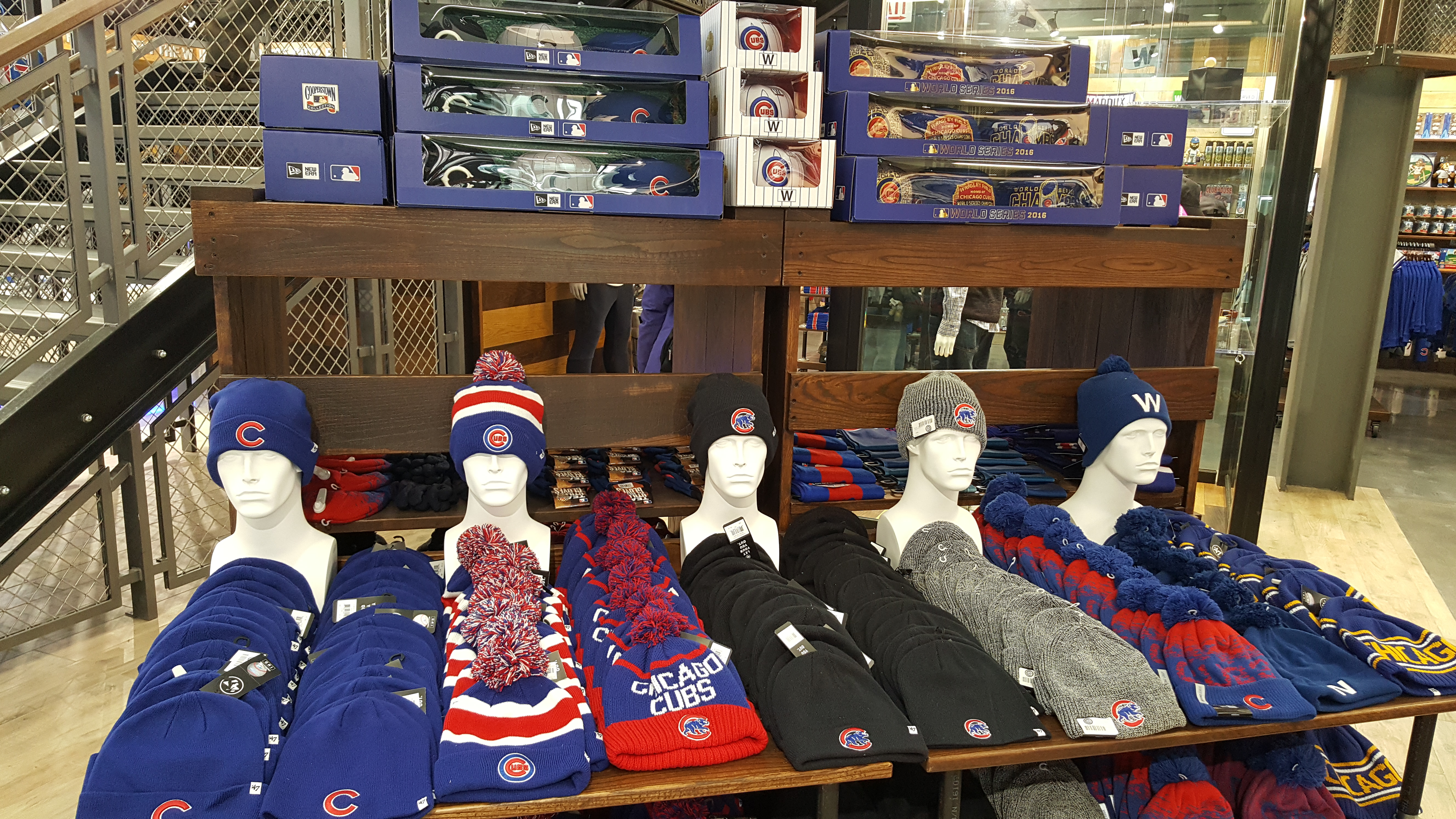 cubs store at wrigley field